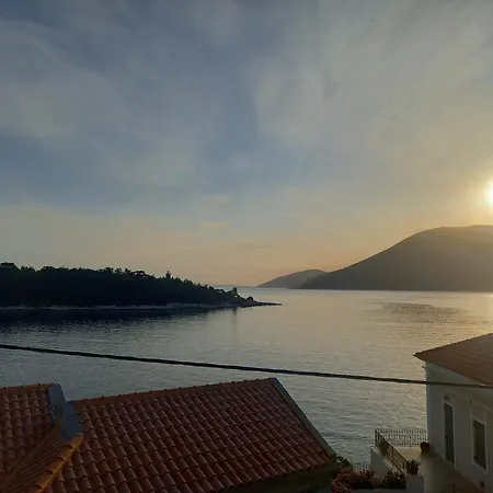 Sonia's In Fiscardo Waterfront Appartement